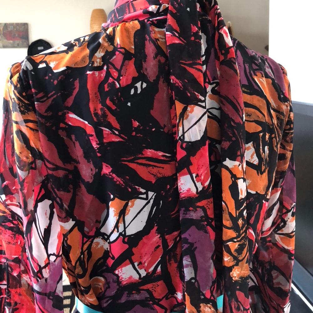 Flattering Gorgeous Tunic Dress with necktie - Picture 7 of 8